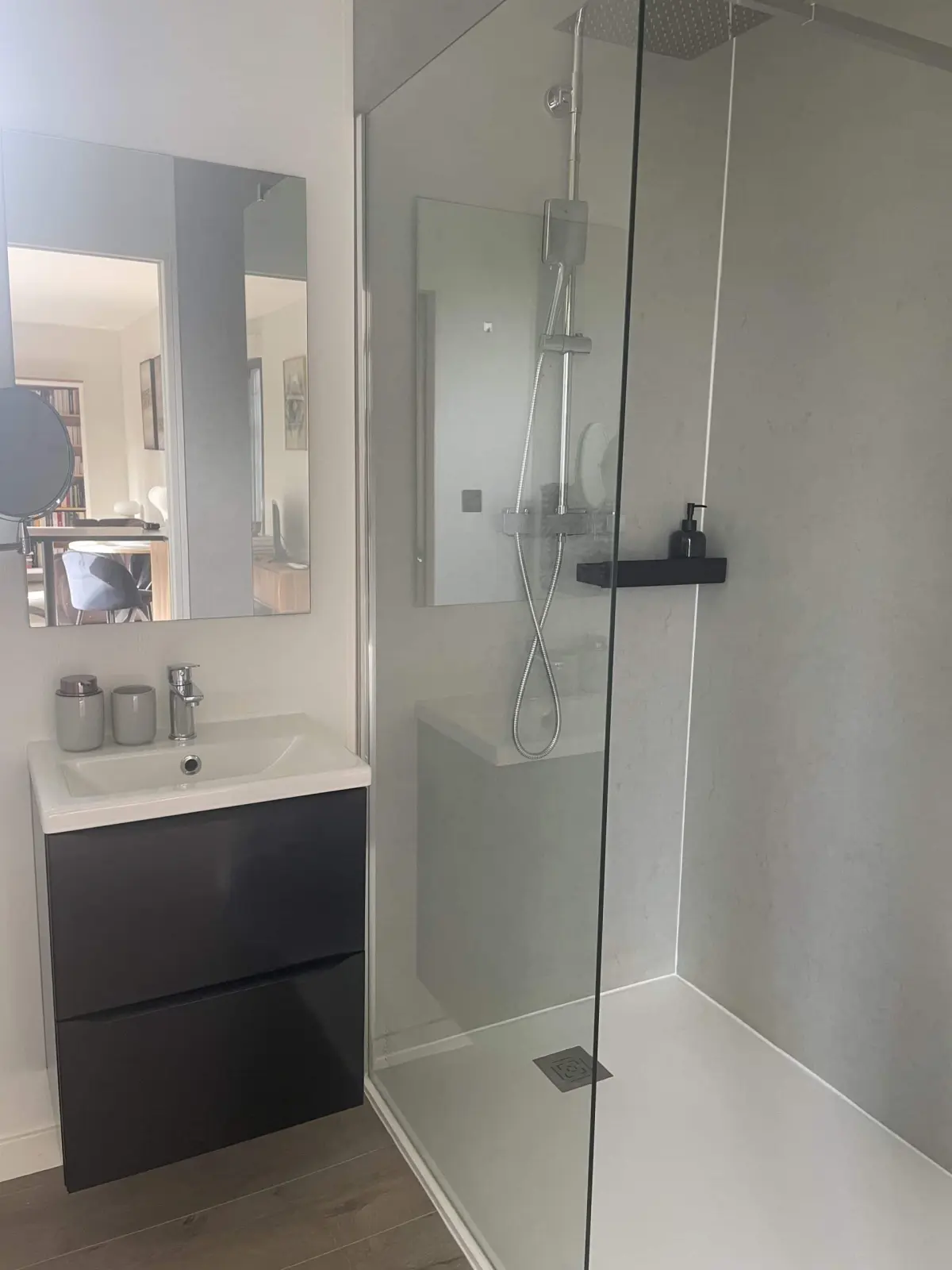 Lodge shower room at Domaine de Marculfo, glass walk-in shower, basin on a grey unit and mirror